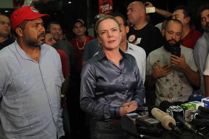 Gleisi diz que apoiadores farão vigília