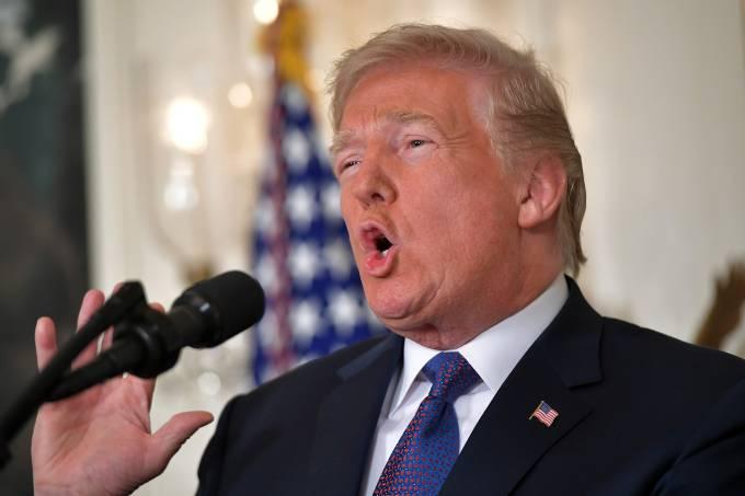 Trump comemora após ataque na Síria