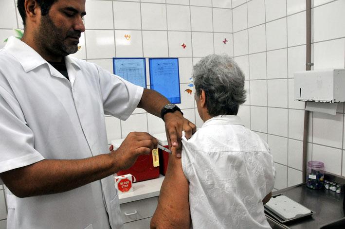Procura por vacina contra gripe aumenta
