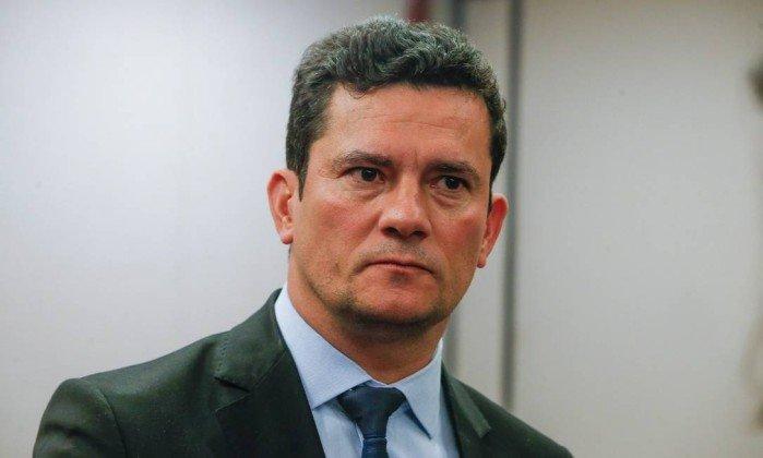 Moro decide manter ação contra Lula