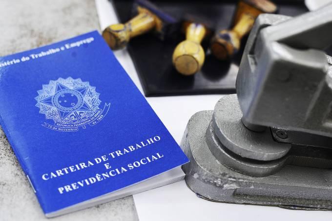 Analistas reduzem projeções de emprego