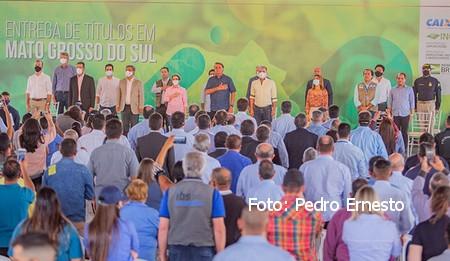 Presidente lembra de catar guavira e gastar salário na Casa Roma em Bella Vista Norte