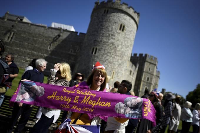 Casamento real: Fãs acampados e ruas decoradas aquecem Windsor