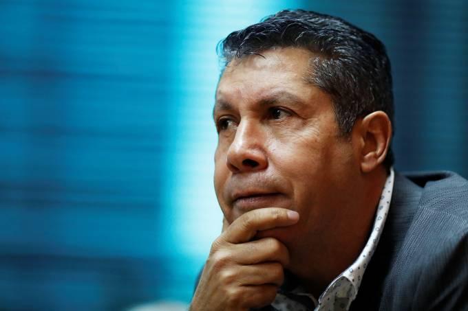 Candidato condena maus tratos a presos políticos em prisão da Venezuela