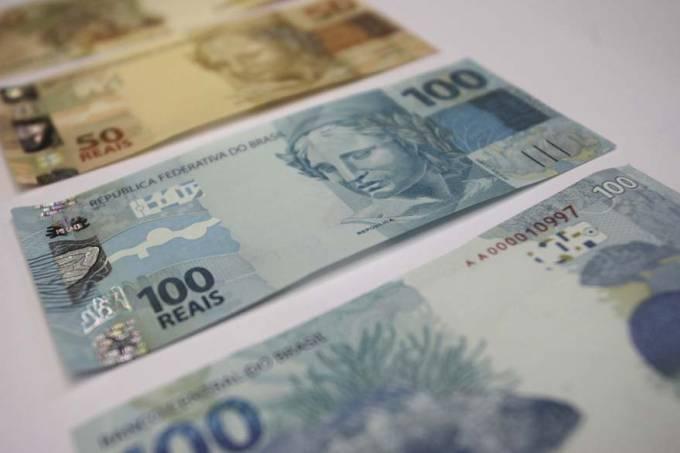 Juro dispara e Tesouro suspende negociações