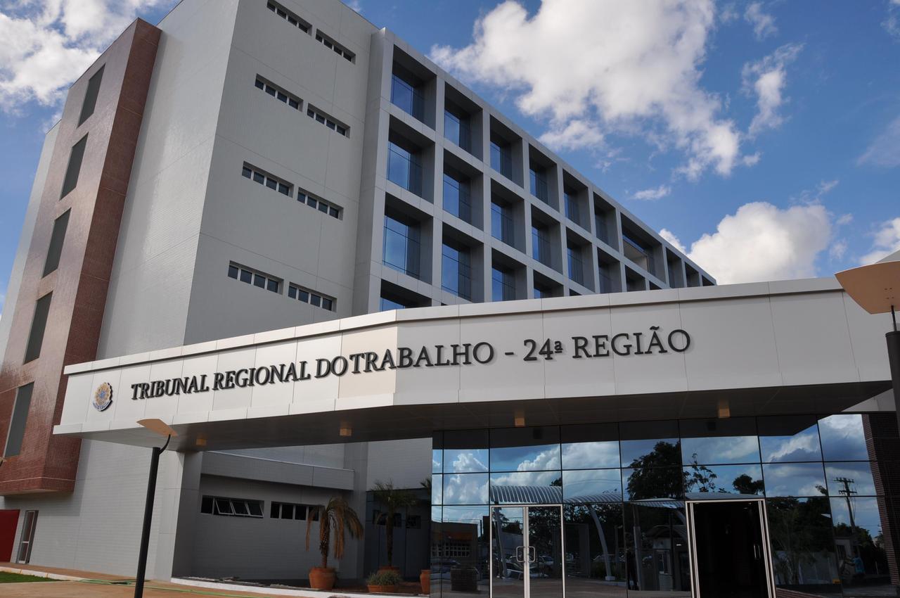 TRT adia provas para estágio e pode suspender atividades