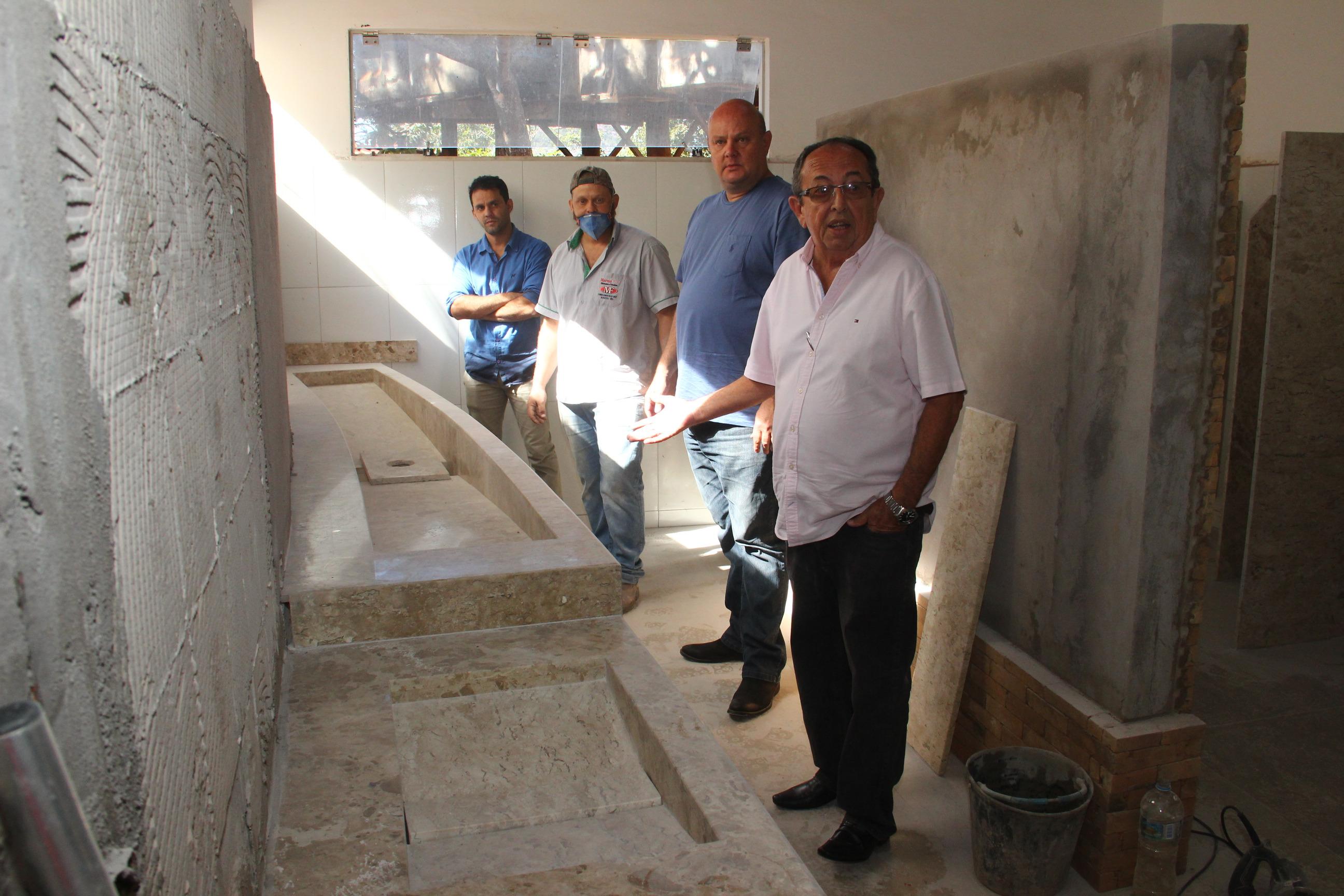 Prefeito de Bonito visita obras de revitalização na Gruta do Lago Azul