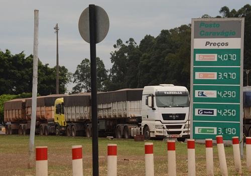 Litro do diesel sobe 4,2% e gasolina tem aumento de 3,6%
