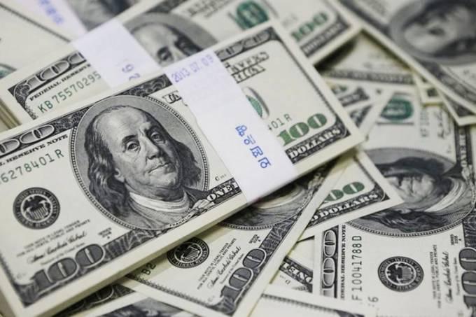 Dólar cai para R$ 3,80 após intervenção do BC