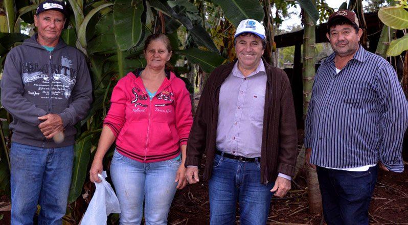 Prefeito de Guia Lopes da Laguna visita assentamento