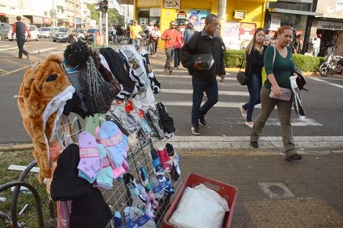 Crise aumenta a presença de ambulantes na Capital