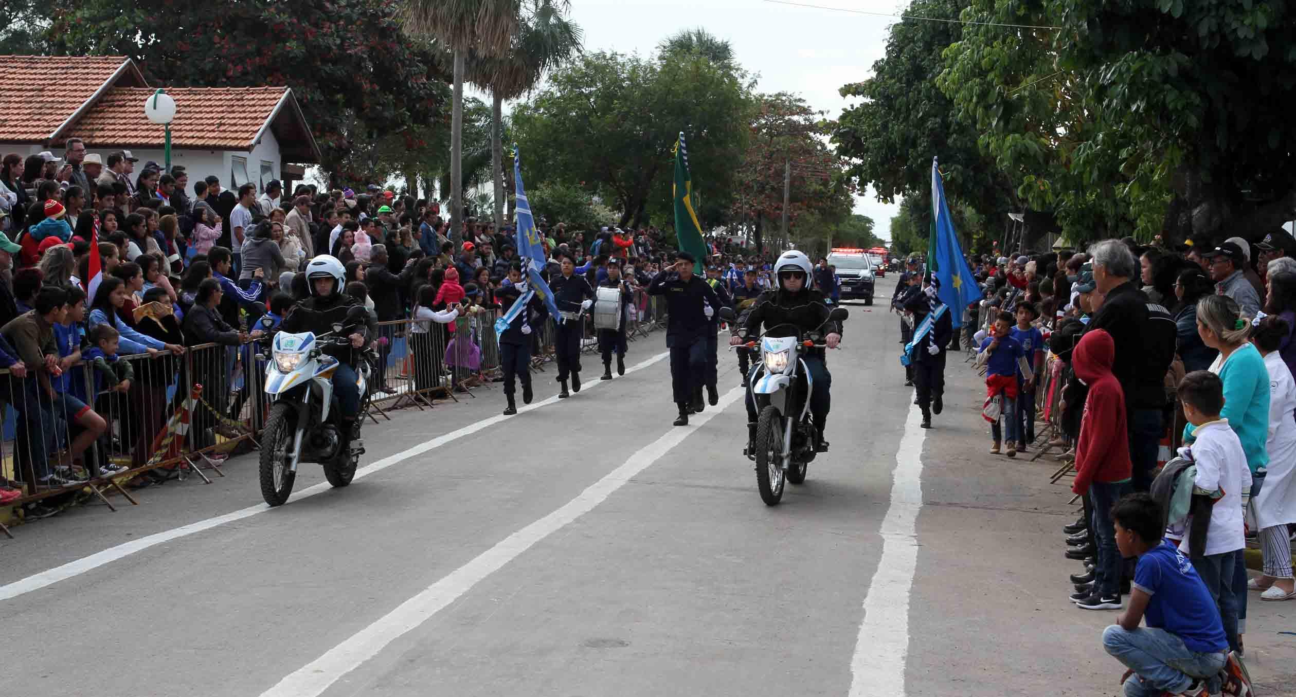 Porto Murtinho celebra seus 106 anos com desfile