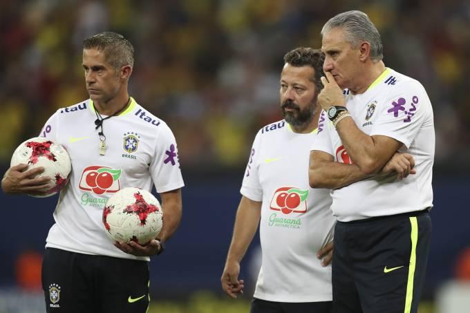 Tite fala muito. Mas também gosta de ouvir