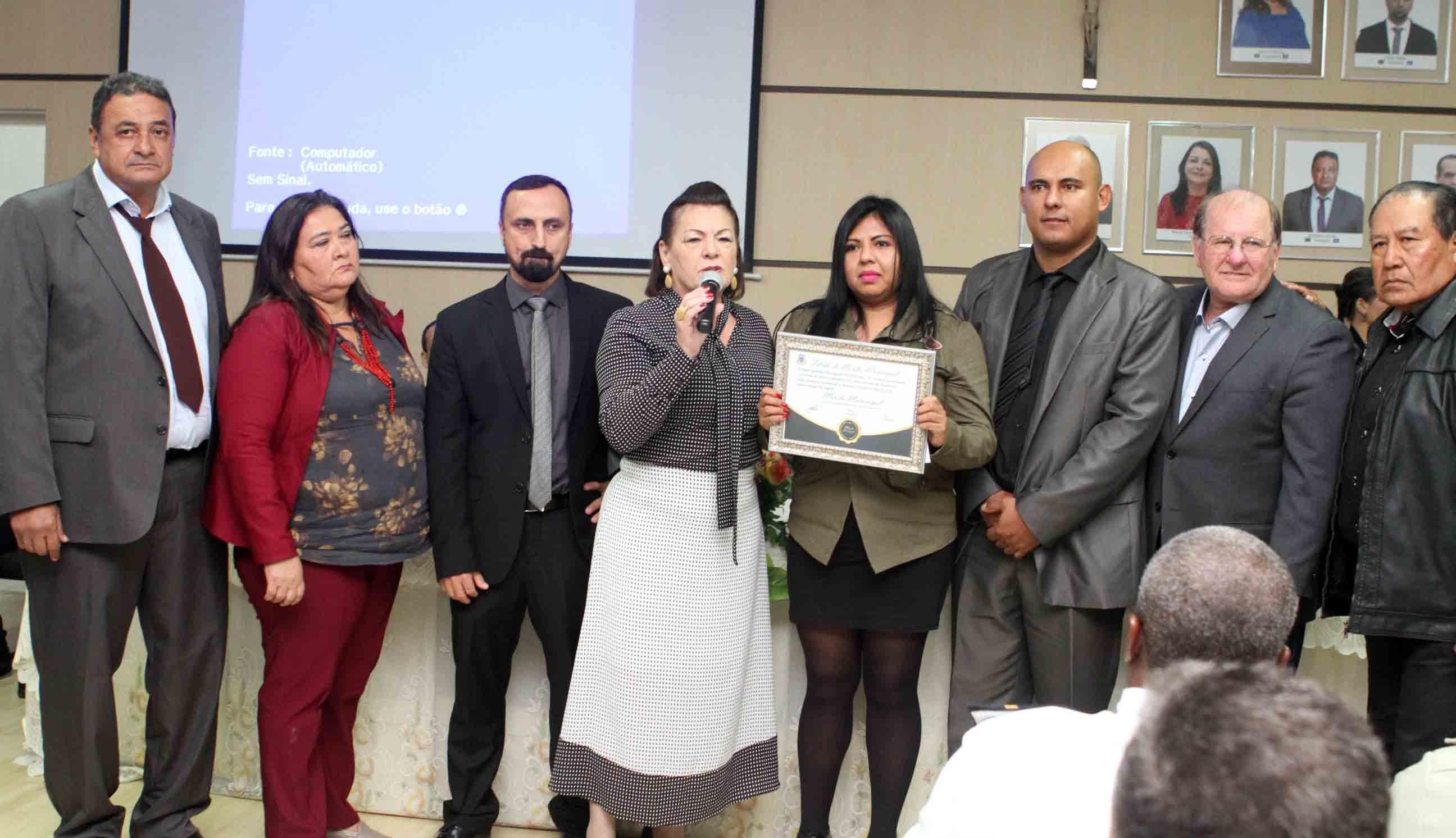 Câmara de Vereadores realiza sessão solene para entrega de honrarias