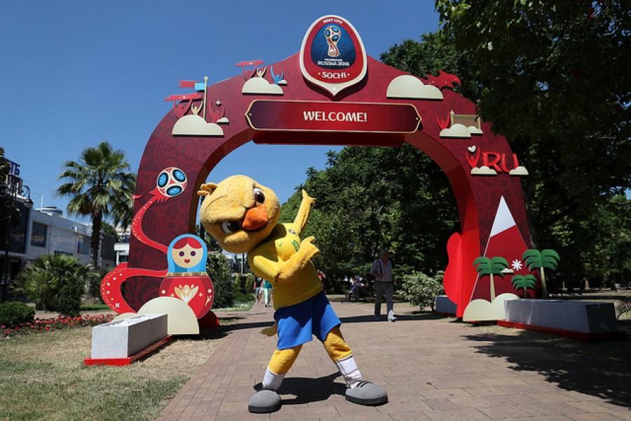 Ídolo, Canarinho Pistola ganha fãs nas ruas de Sochi