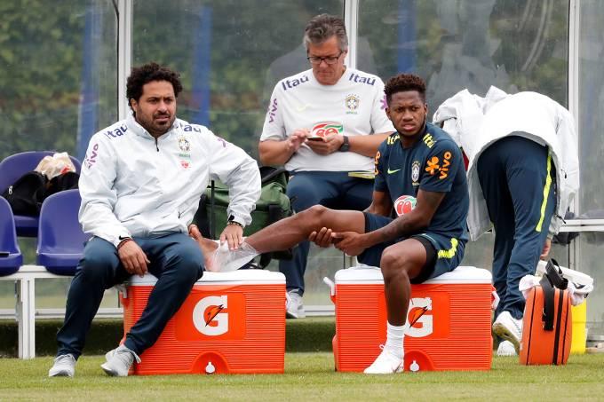 Fred volta a treinar e viaja a Rostov com a seleção