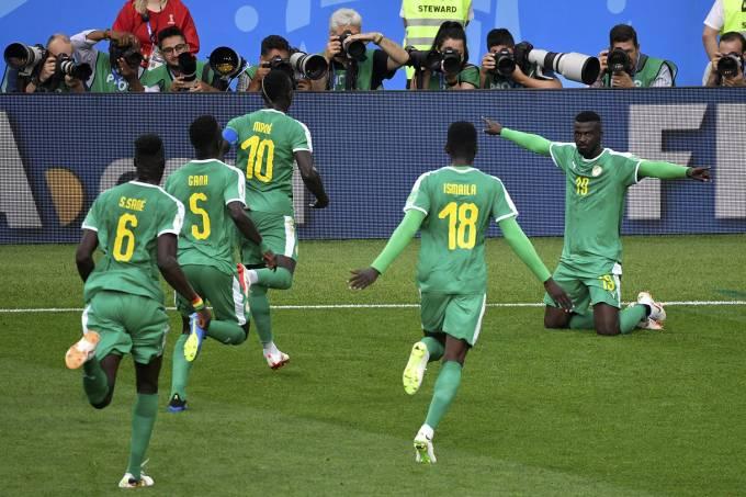 Senegal estreia vencendo cabeça de chave