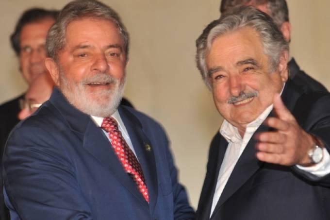 Mujica visitará Lula na prisão nesta quinta