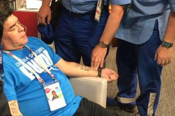 Jogo dramático da Argentina faz Maradona receber atendimento médico