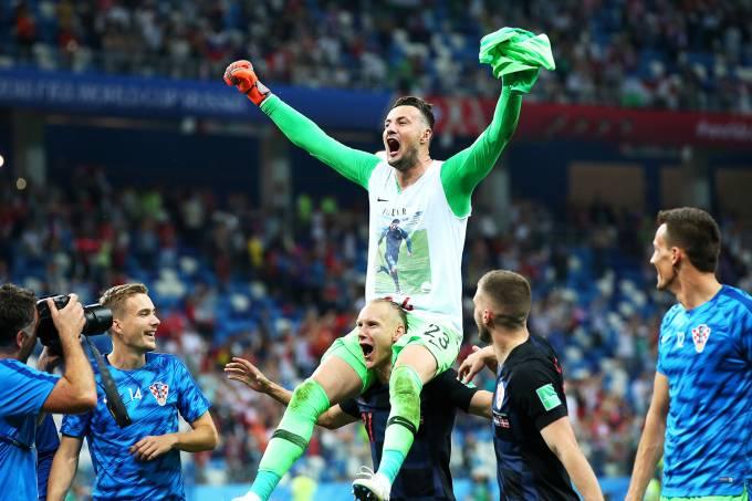 Apesar de Schmeichel, Croácia avança como potencial finalista