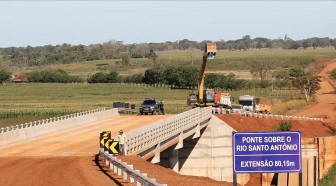 “Obra bem feita não cai”, reforça governador ao entregar nova ponte em Guia Lopes