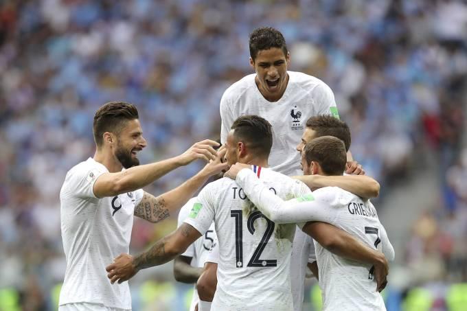 França bate Uruguai e vai para a semifinal